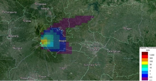Gambar 2. Peta sebaran debu vulkanik dalam erupsi freatik Merapi 10 Maret 2014. Hujan debu dengan ketebalan endapan lebih dari 3 mm hanya terjadi di lereng Gunung Merapi bagian timur. Sumber : BPPTKG, 2014. 
